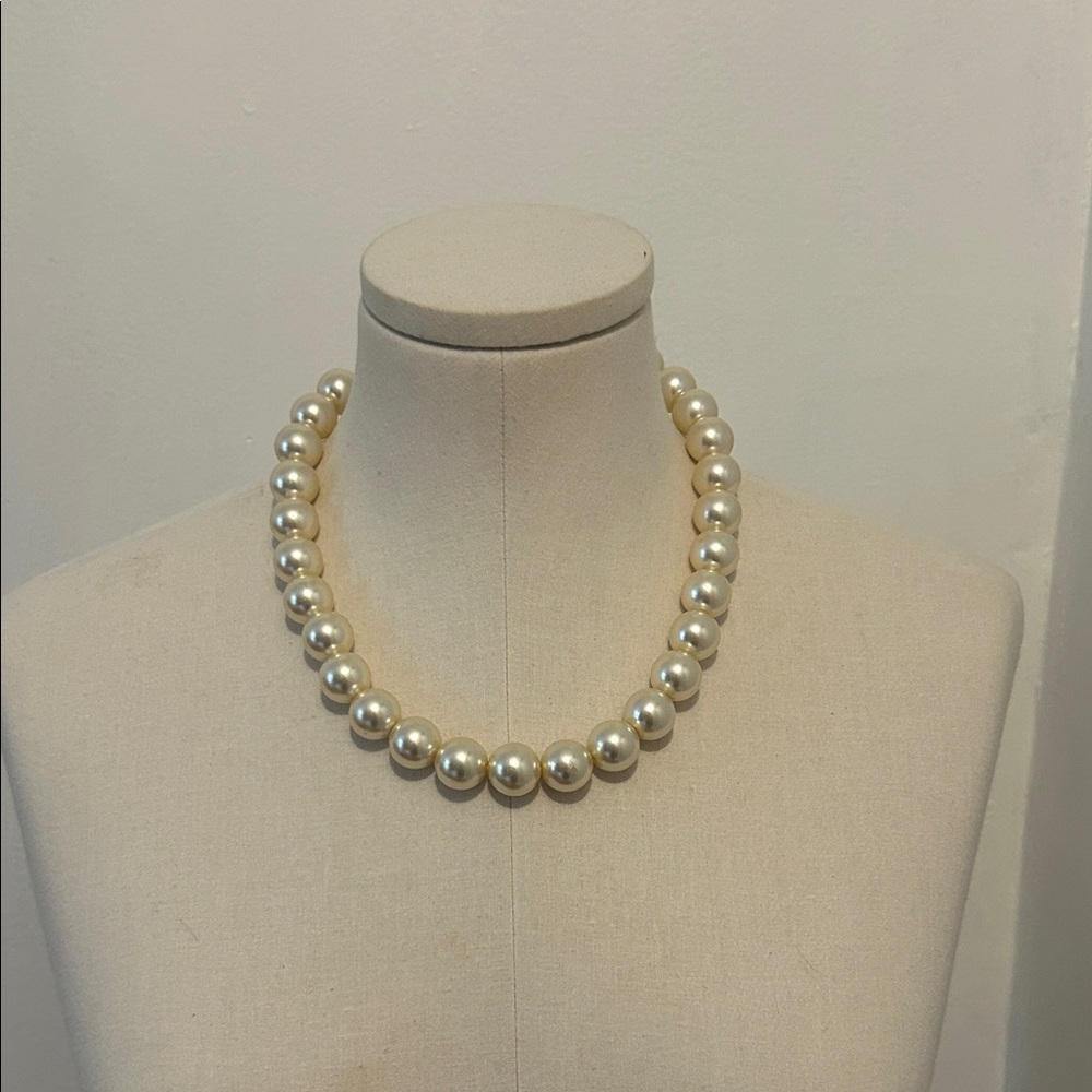 Elegant Cream Faux Pearl Necklace